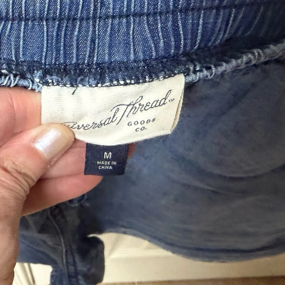 Universal Thread Drawstring Shorts - Picture 2 of 3